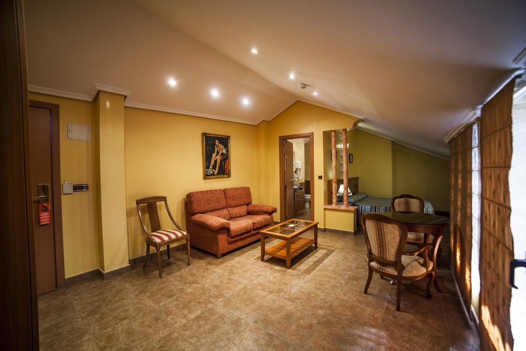 Hotel Real De Castilla 토르데실라 외부 사진