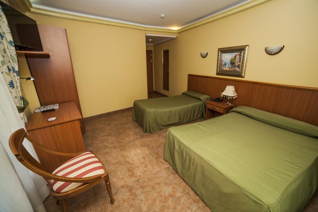 Hotel Real De Castilla 토르데실라 객실 사진