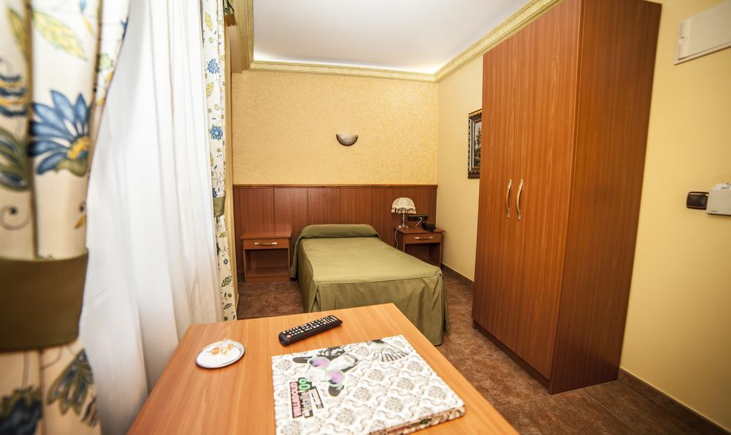 Hotel Real De Castilla 토르데실라 객실 사진