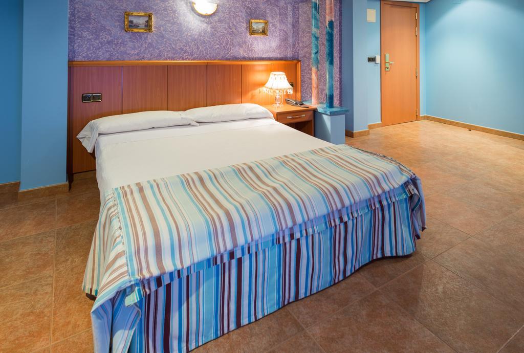 Hotel Real De Castilla 토르데실라 객실 사진