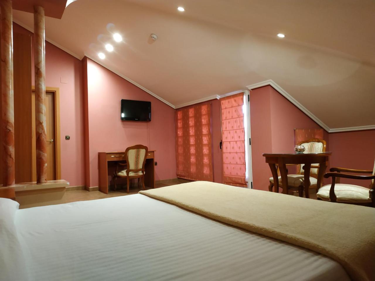 Hotel Real De Castilla 토르데실라 외부 사진