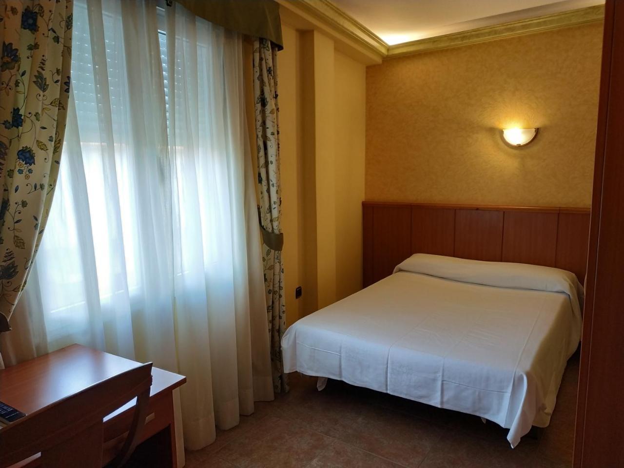 Hotel Real De Castilla 토르데실라 외부 사진