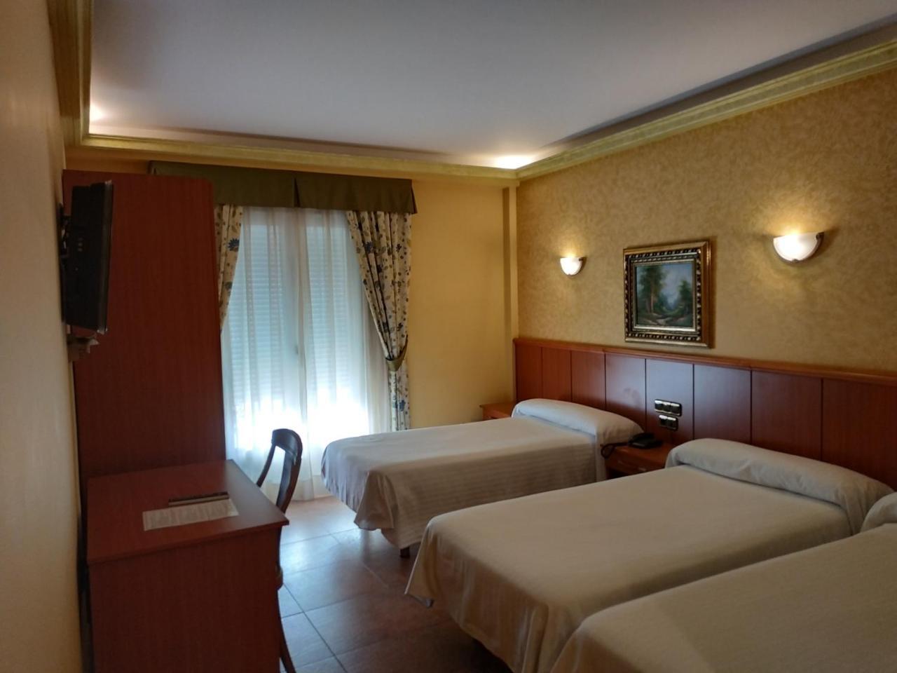 Hotel Real De Castilla 토르데실라 외부 사진