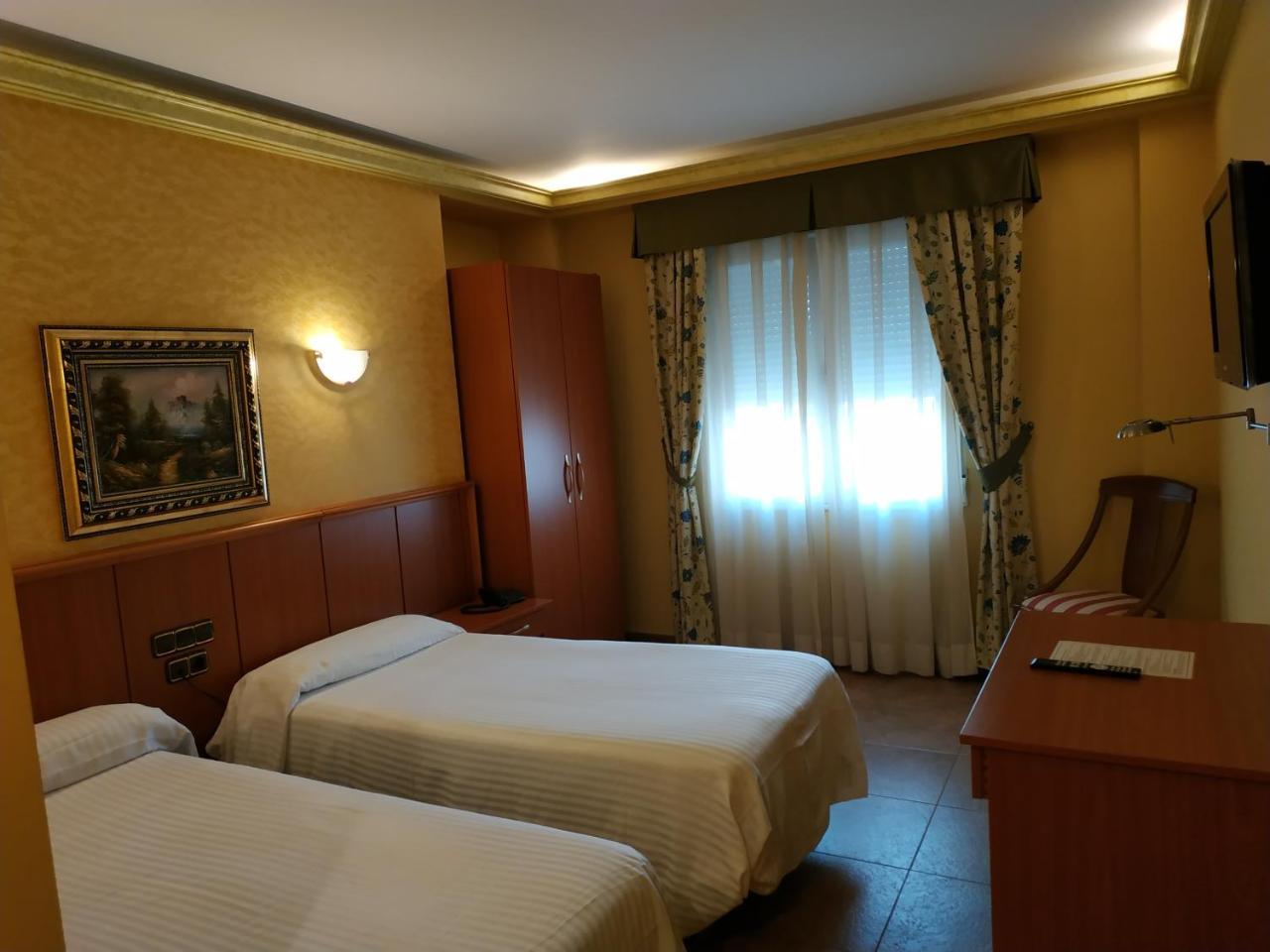 Hotel Real De Castilla 토르데실라 외부 사진
