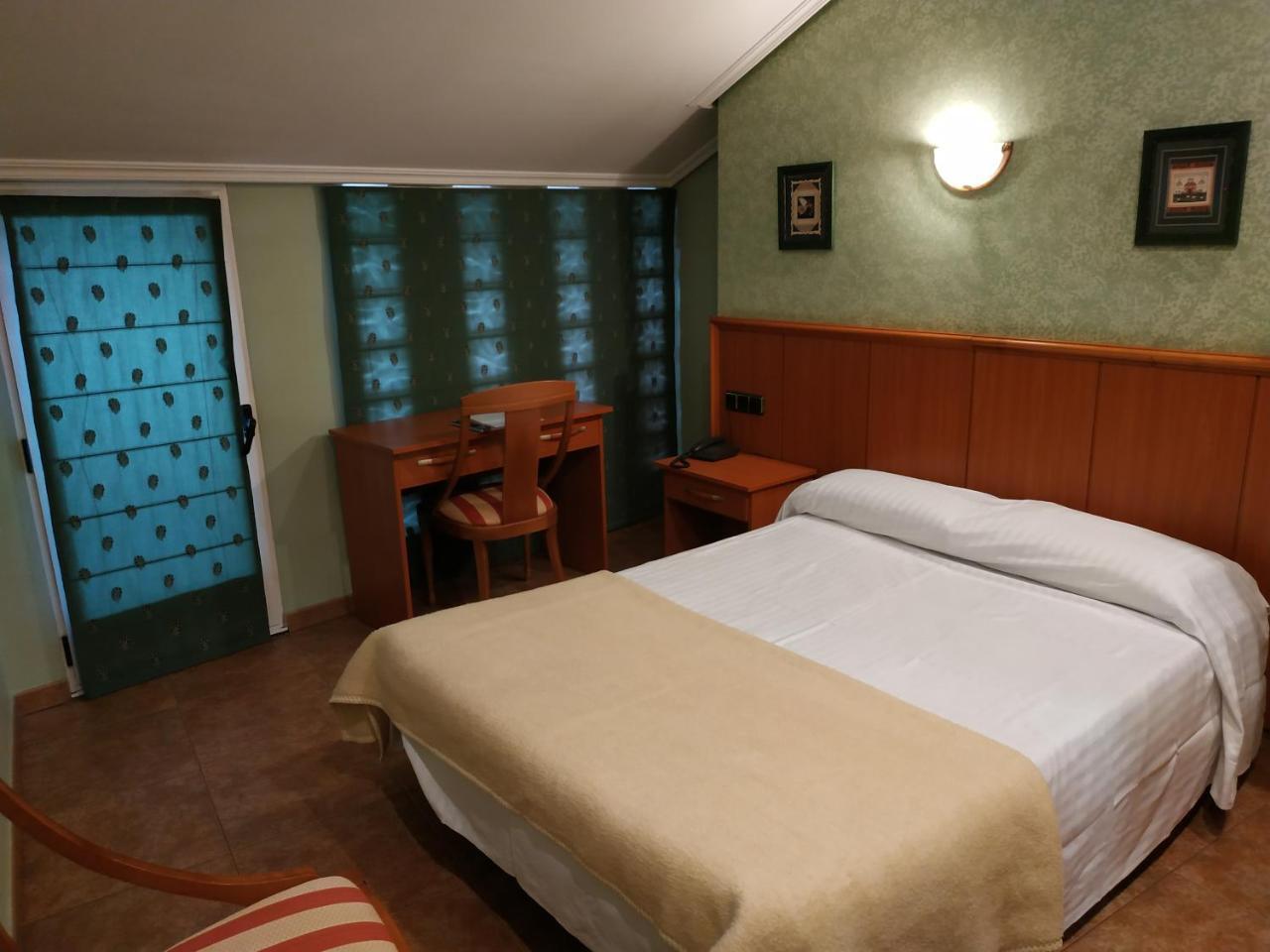 Hotel Real De Castilla 토르데실라 외부 사진