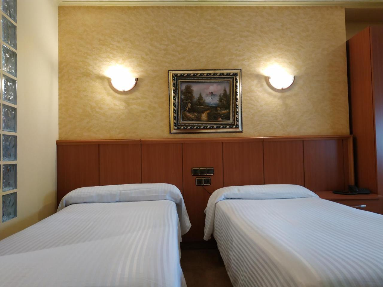 Hotel Real De Castilla 토르데실라 외부 사진