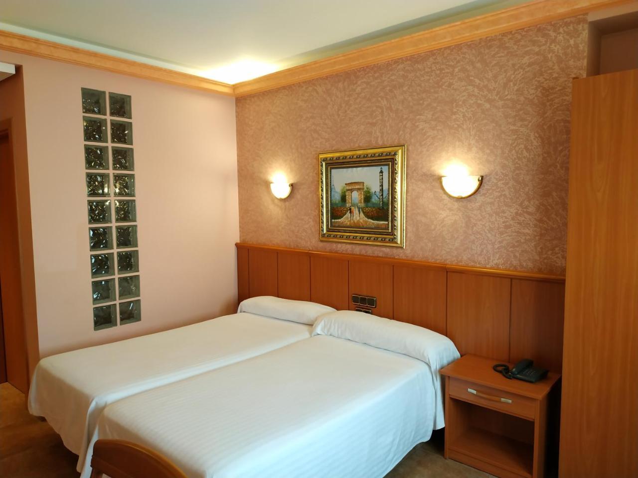 Hotel Real De Castilla 토르데실라 외부 사진