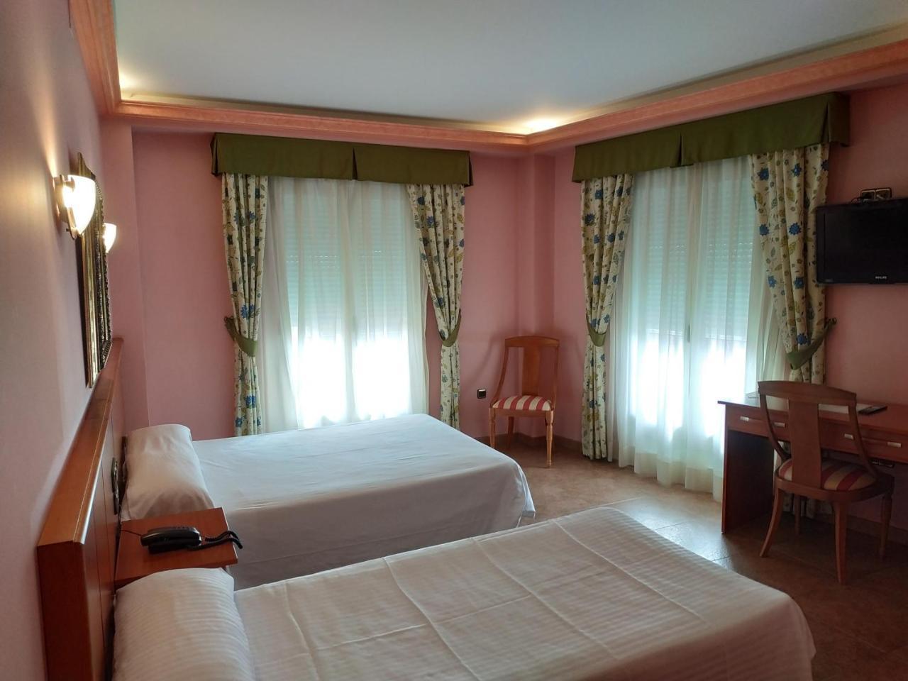 Hotel Real De Castilla 토르데실라 외부 사진
